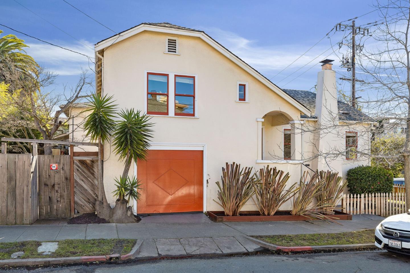 Detail Gallery Image 1 of 1 For 2601 Regent St, Berkeley,  CA 94704 - 2 Beds | 2 Baths