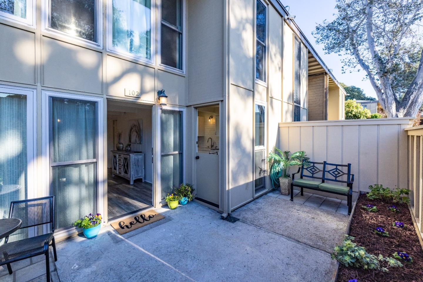 Detail Gallery Image 1 of 1 For 451 Dela Vina Ave #102,  Monterey,  CA 93940 - 2 Beds | 1/1 Baths