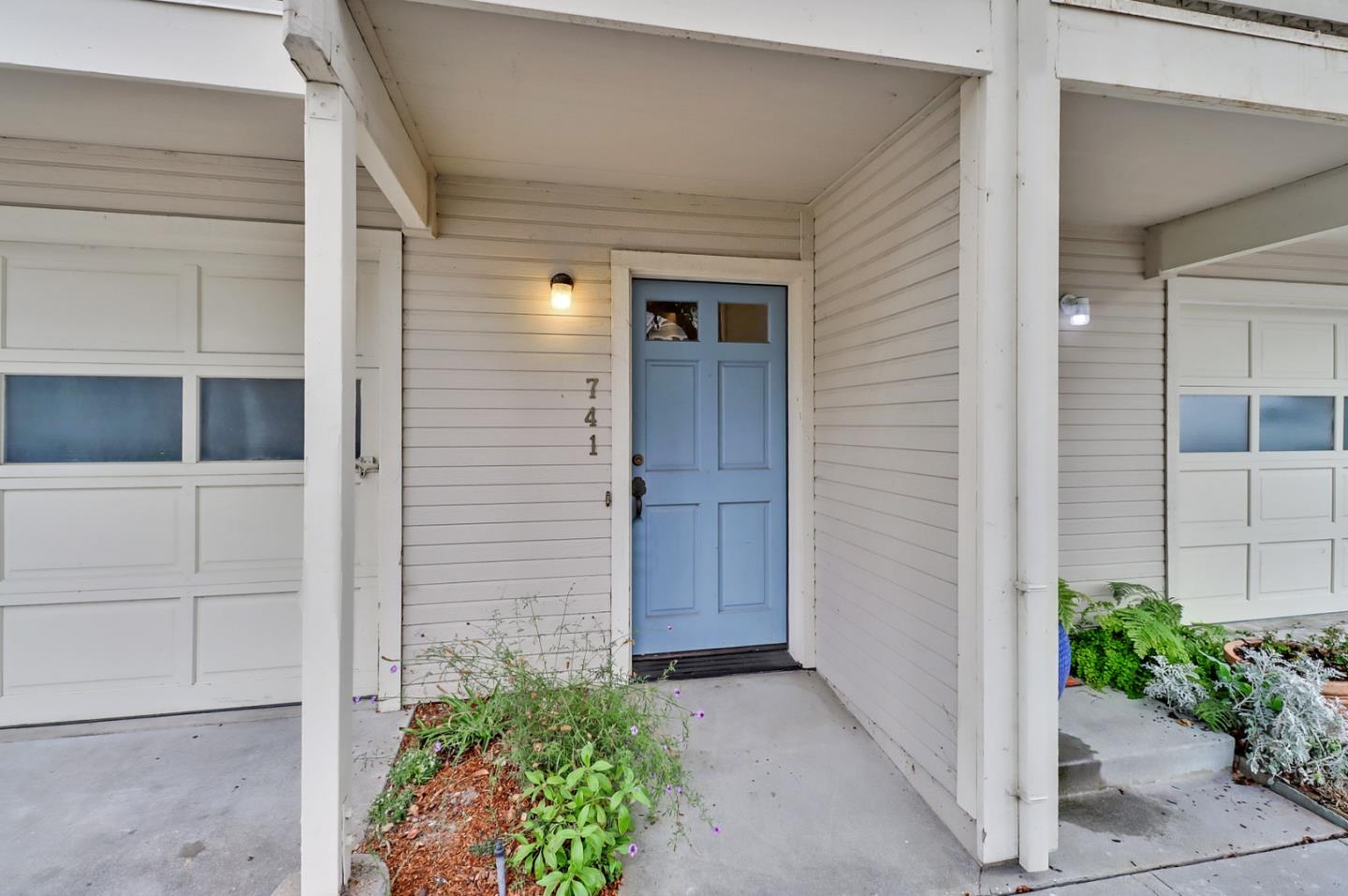 Detail Gallery Image 1 of 1 For 741 Chestnut St, Santa Cruz,  CA 95060 - 2 Beds | 2/1 Baths