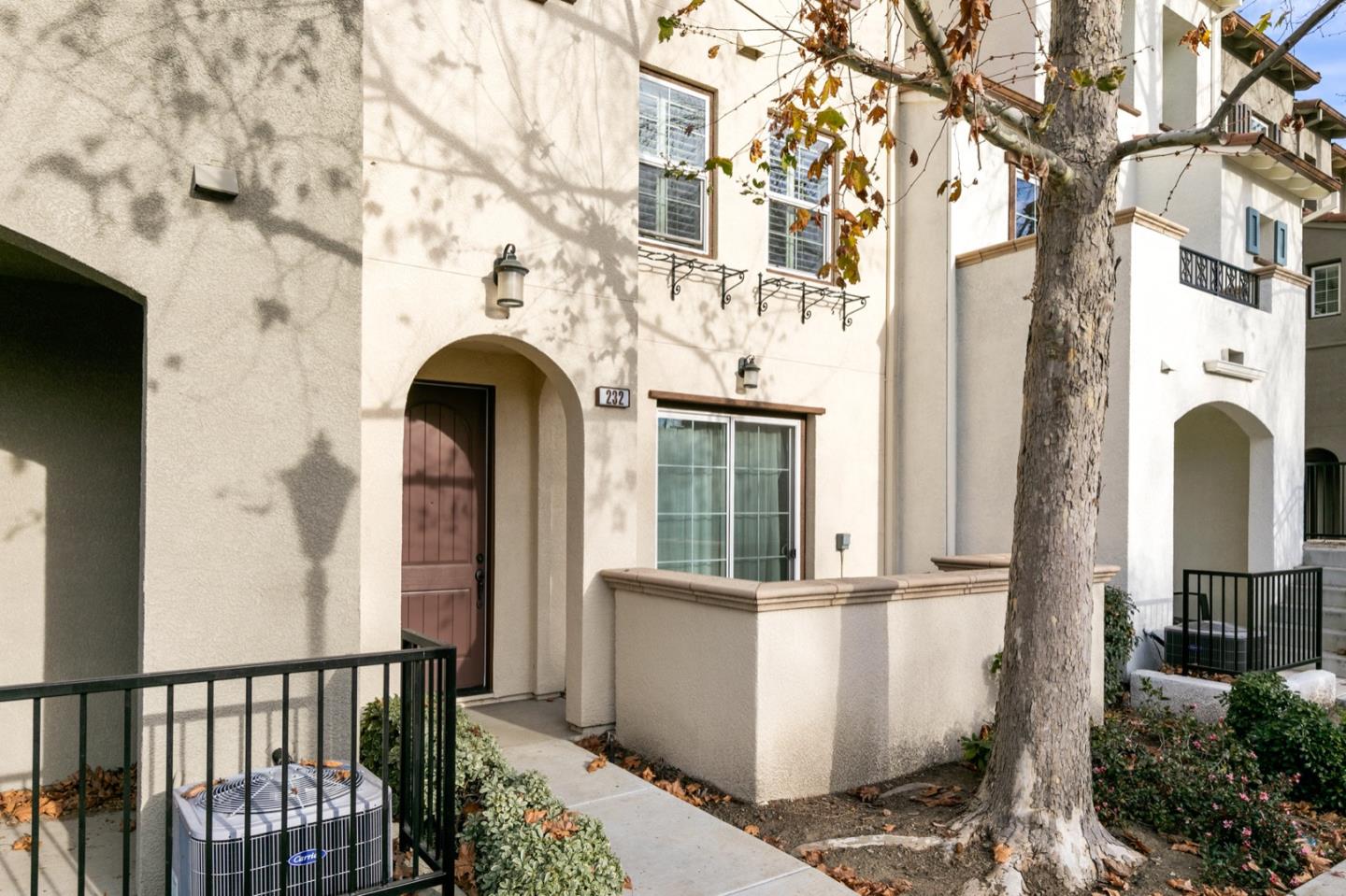 Detail Gallery Image 1 of 1 For 232 Okeefe Way, Mountain View,  CA 94041 - 2 Beds | 2/1 Baths