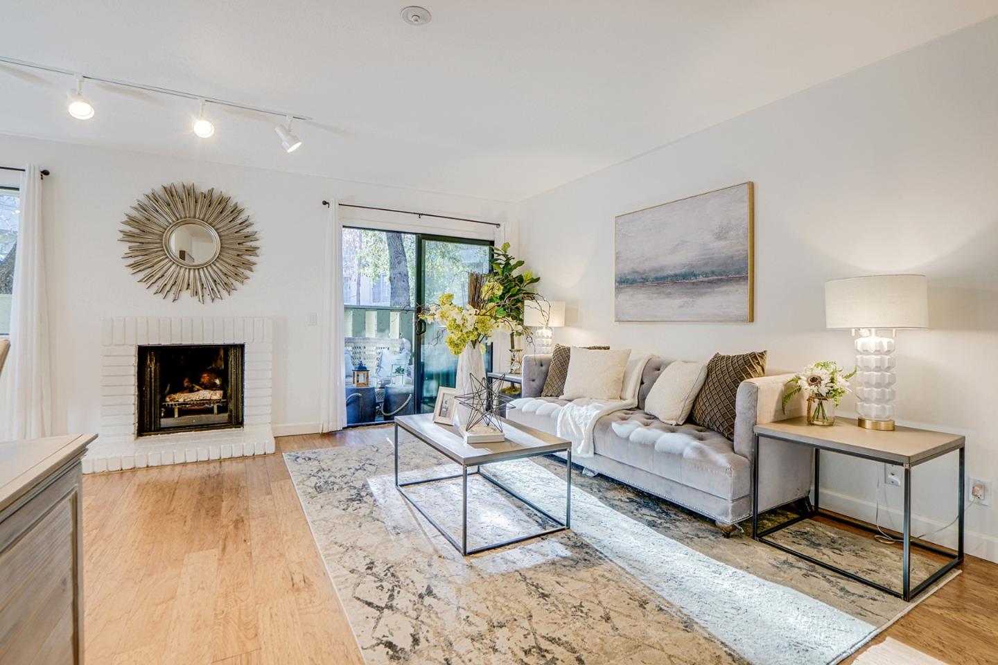 Detail Gallery Image 1 of 1 For 1070 Mercedes Ave #4,  Los Altos,  CA 94022 - 2 Beds | 1/1 Baths