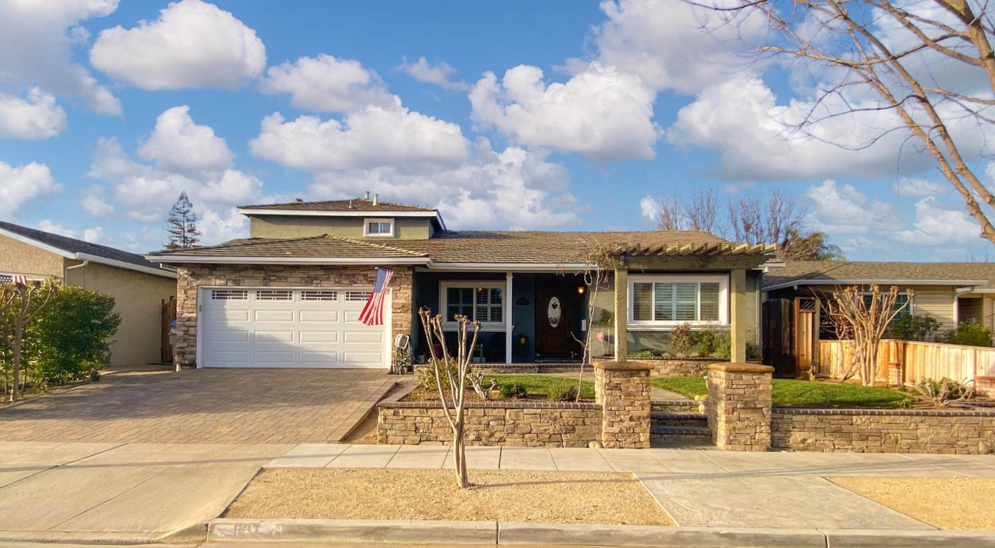 Detail Gallery Image 1 of 1 For 827 Upton Way, San Jose,  CA 95136 - 4 Beds | 2/1 Baths