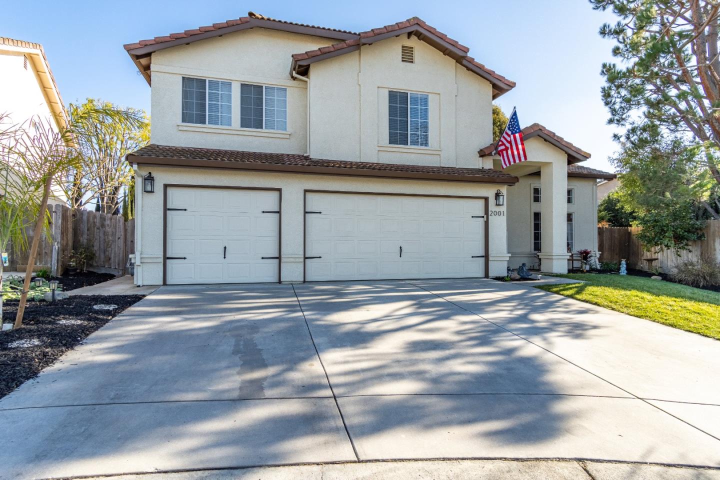 Detail Gallery Image 1 of 1 For 2001 Hickory Ct, Hollister,  CA 95023 - 4 Beds | 3 Baths