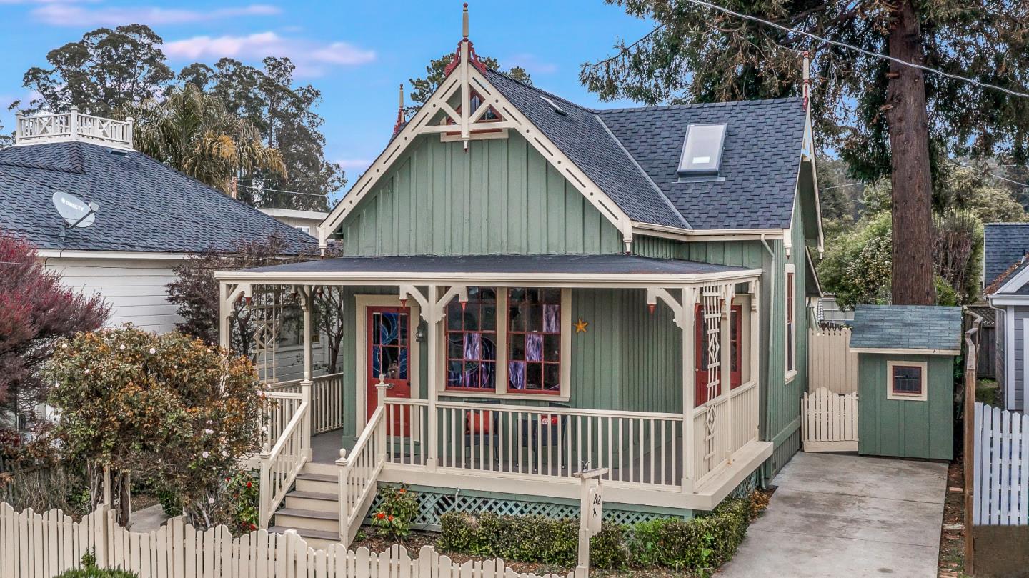 Detail Gallery Image 1 of 1 For 202 Central Ave, Capitola,  CA 95010 - 2 Beds | 2 Baths