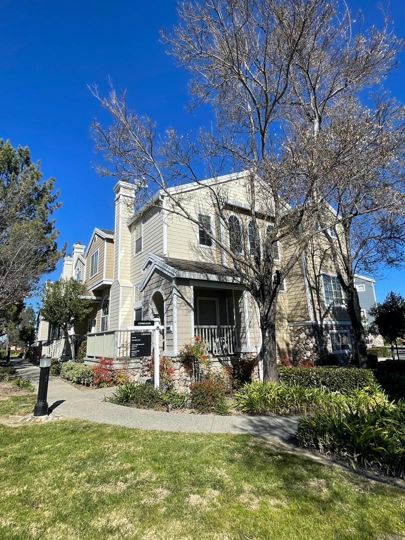 Detail Gallery Image 1 of 1 For 322 Meridian Dr, Redwood Shores,  CA 94065 - 3 Beds | 2/1 Baths