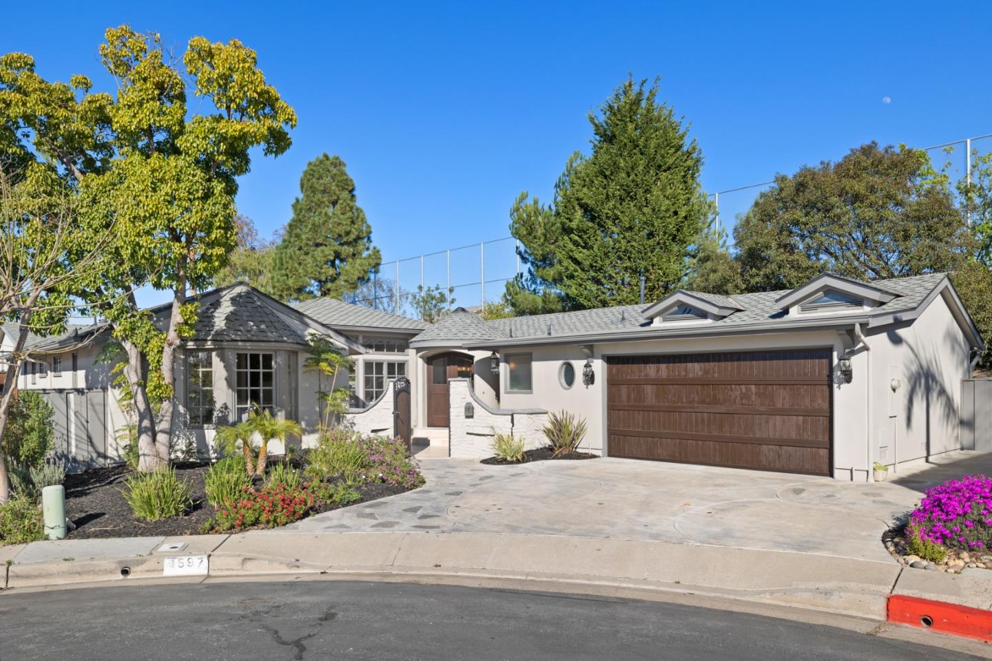 Detail Gallery Image 1 of 1 For 1597 Skyline Dr, Laguna Beach,  CA 92651 - 3 Beds | 3 Baths