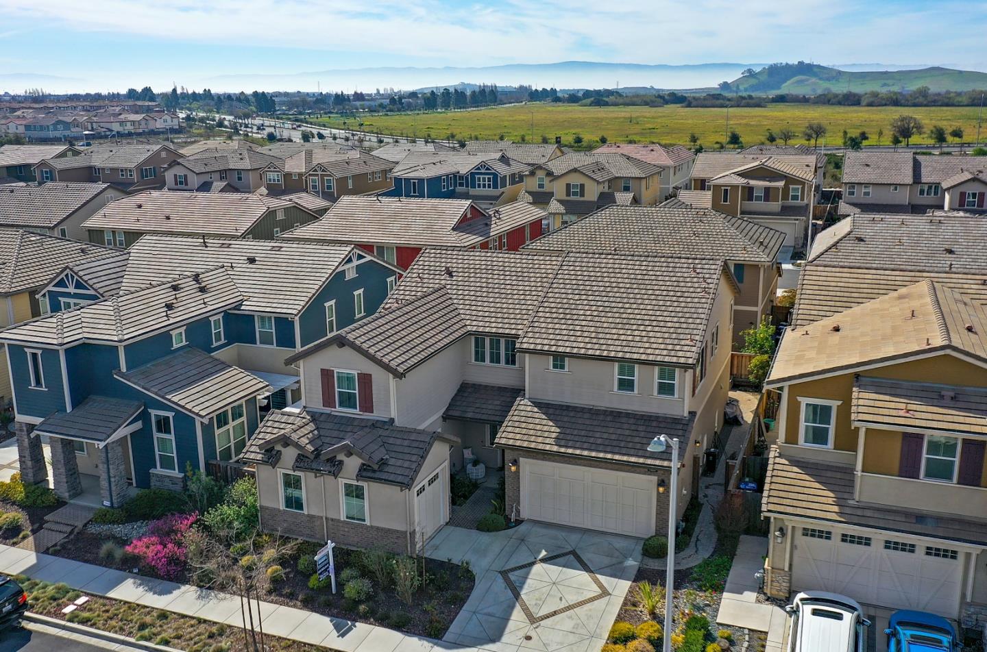 Detail Gallery Image 1 of 1 For 33433 Pony Loop, Fremont,  CA 94555 - 5 Beds | 4/1 Baths