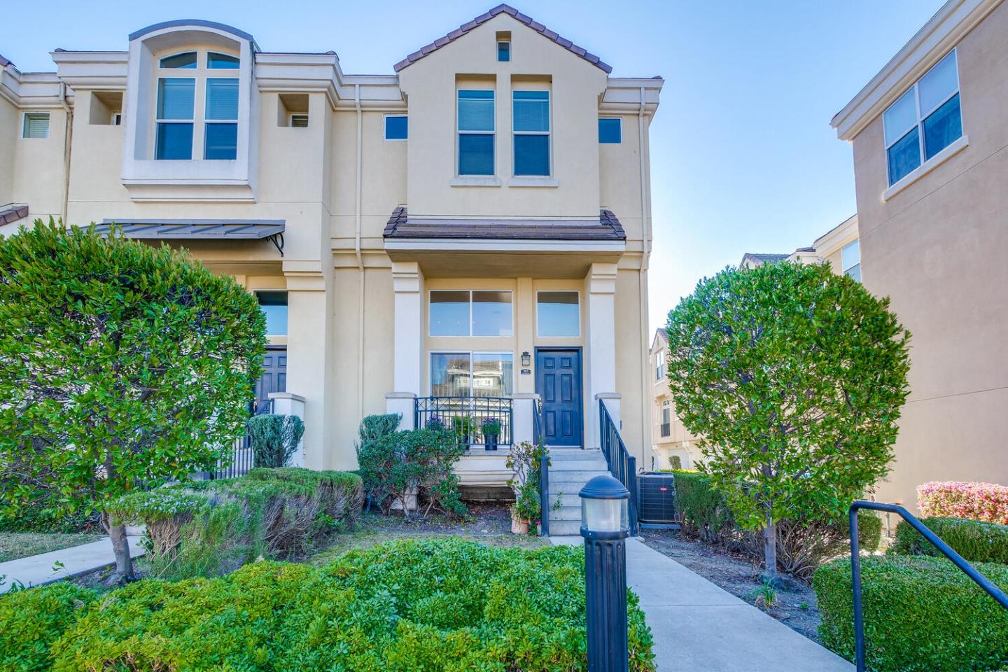 Detail Gallery Image 1 of 1 For 183 Stockwell Dr, Mountain View,  CA 94043 - 3 Beds | 2/1 Baths