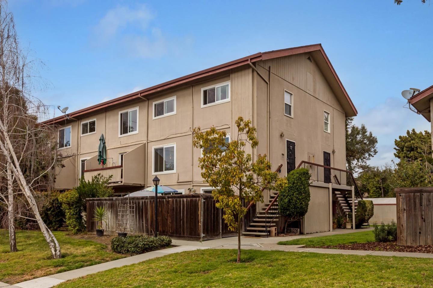 Detail Gallery Image 1 of 1 For 701 N Rengstorff Ave #7,  Mountain View,  CA 94043 - 4 Beds | 1/1 Baths