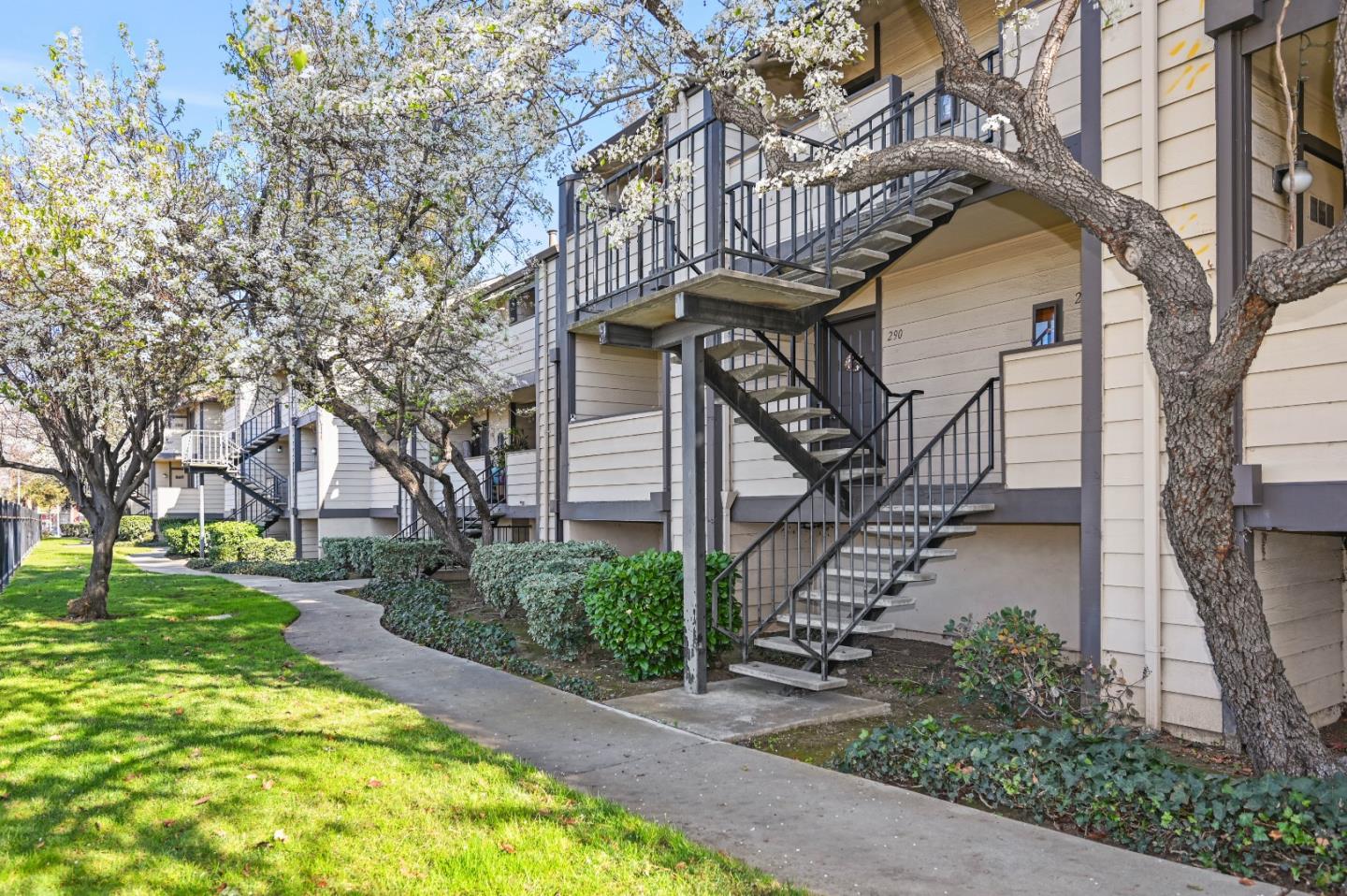 Detail Gallery Image 1 of 1 For 292 Stonegate Cir, San Jose,  CA 95110 - 1 Beds | 1 Baths