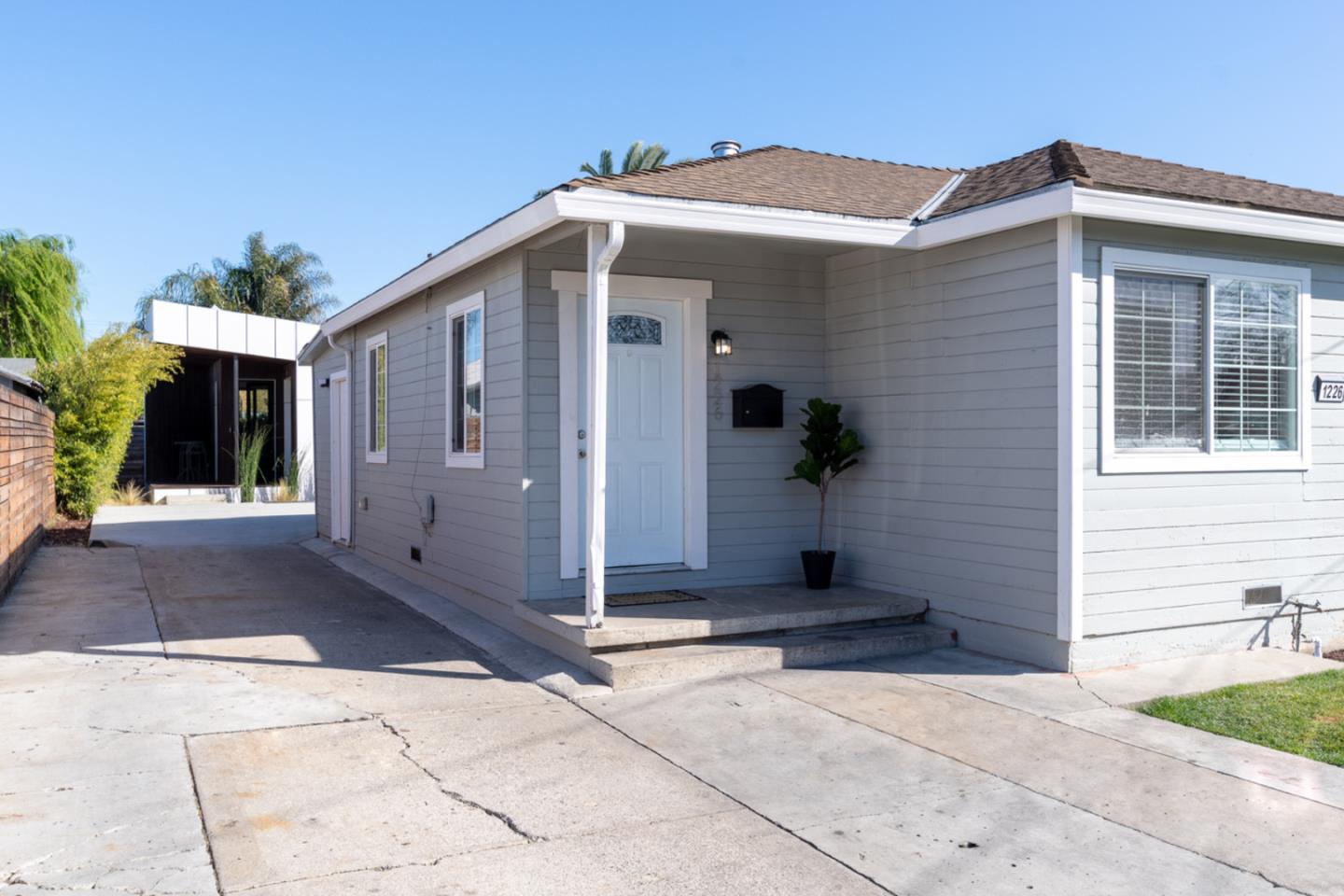 Detail Gallery Image 1 of 1 For 1226 Laurel Ave, East Palo Alto,  CA 94303 - 4 Beds | 2/1 Baths