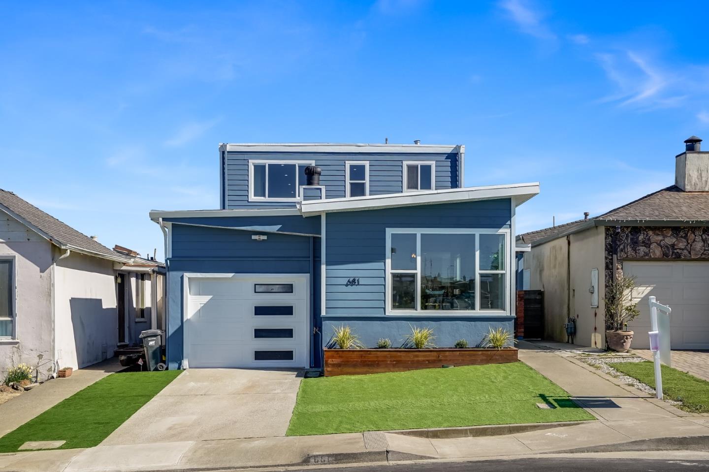 Detail Gallery Image 1 of 1 For 681 Skyline Dr, Daly City,  CA 94015 - 3 Beds | 3 Baths