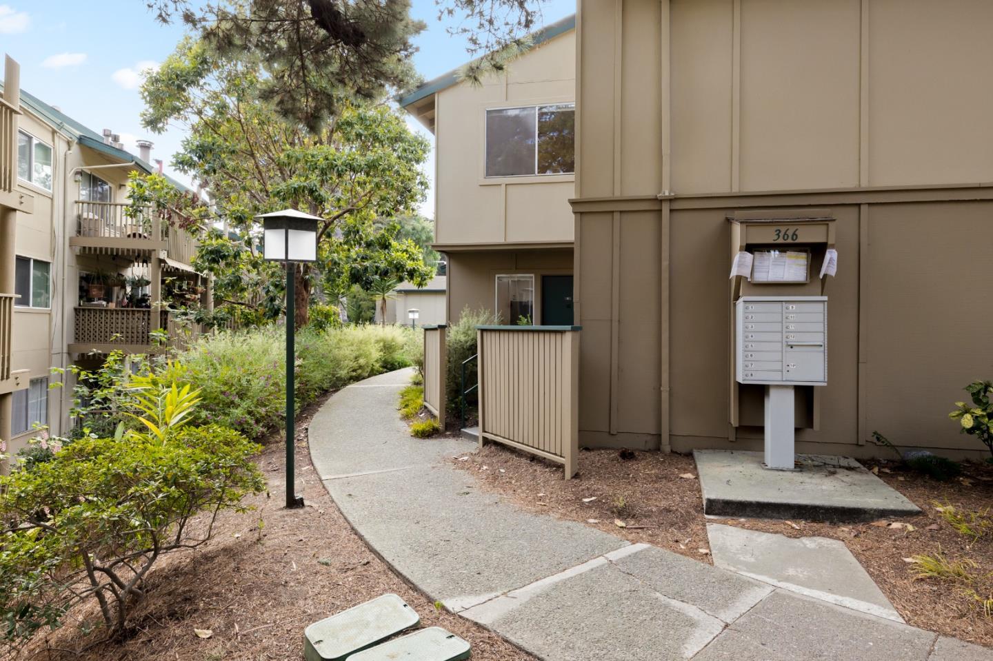 Detail Gallery Image 1 of 1 For 366 Imperial Way #6,  Daly City,  CA 94015 - 2 Beds | 1/1 Baths