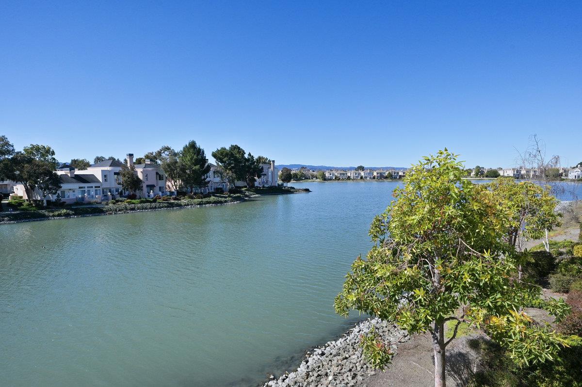 Detail Gallery Image 1 of 1 For 500 Baltic Cir #516,  Redwood Shores,  CA 94065 - 3 Beds | 2/1 Baths