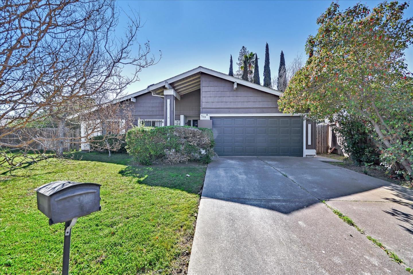 Detail Gallery Image 1 of 1 For 7339 Alcedo Cir, Sacramento,  CA 95823 - 4 Beds | 2 Baths