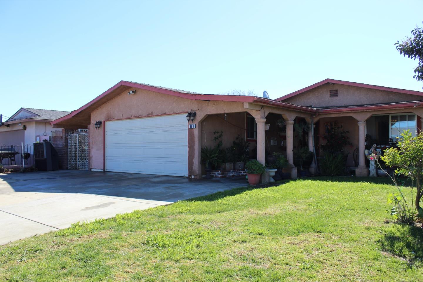 Detail Gallery Image 1 of 1 For 660 Los Coches Ave, Salinas,  CA 93906 - 5 Beds | 2 Baths