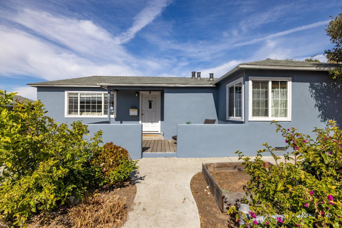 Detail Gallery Image 1 of 1 For 1293 Olympia Ave, Seaside,  CA 93955 - 2 Beds | 1 Baths