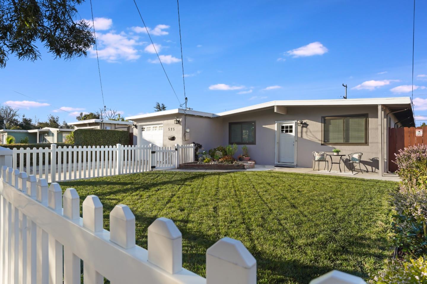 Detail Gallery Image 1 of 1 For 575 E Duane Ave, Sunnyvale,  CA 94085 - 4 Beds | 2 Baths