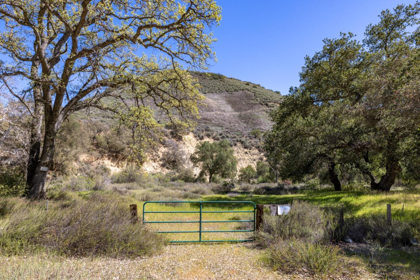 Detail Gallery Image 2 of 46 For 43515 Carmel Valley Rd, Greenfield,  CA 93927 - – Beds | – Baths