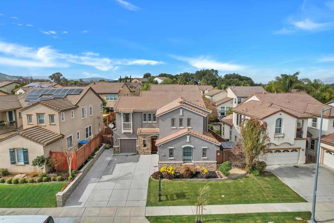 Detail Gallery Image 1 of 1 For 945 Brook Way, Gilroy,  CA 95020 - 4 Beds | 3/1 Baths