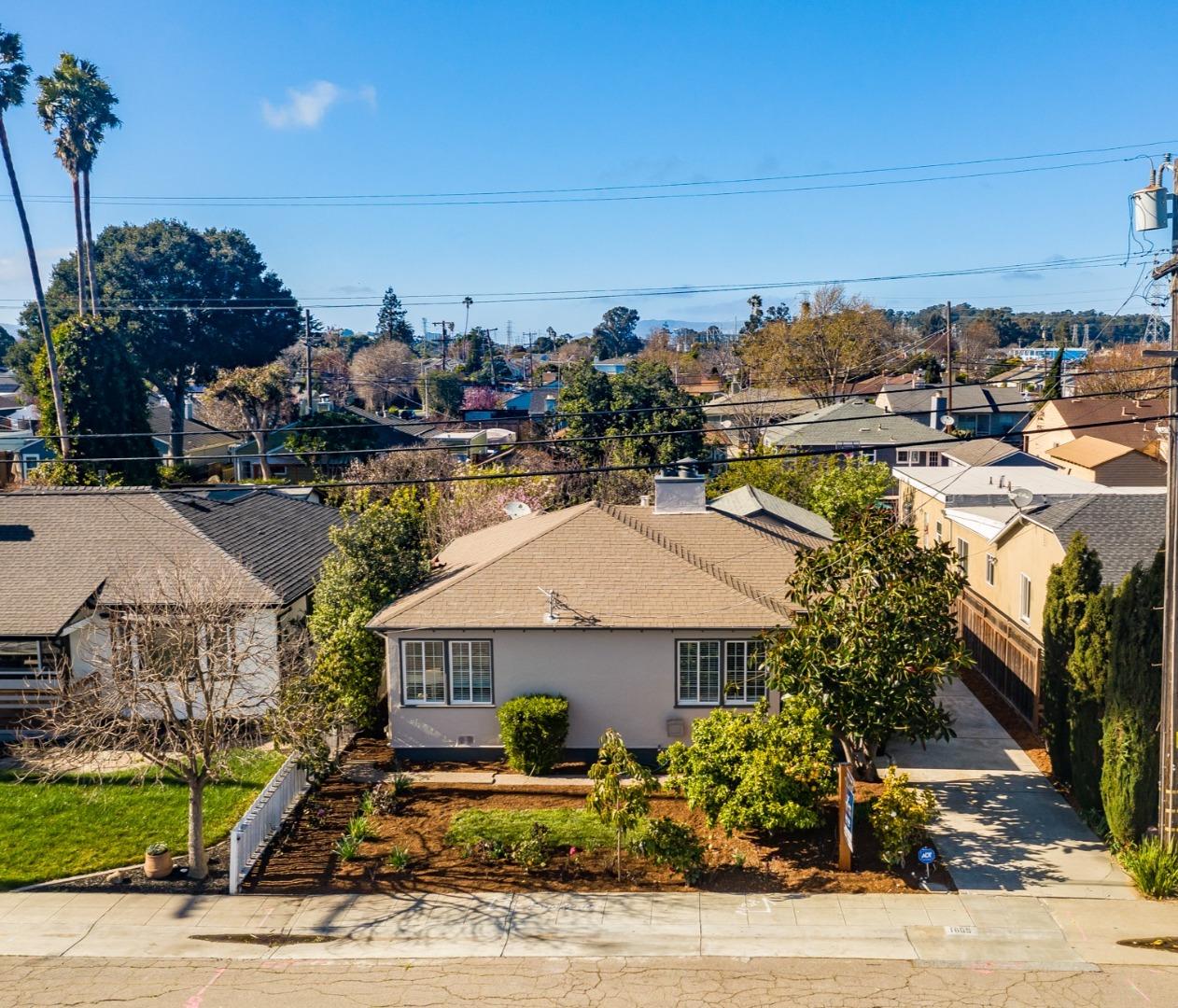 Detail Gallery Image 1 of 1 For 1609 Cypress Ave, San Mateo,  CA 94401 - 3 Beds | 1/1 Baths