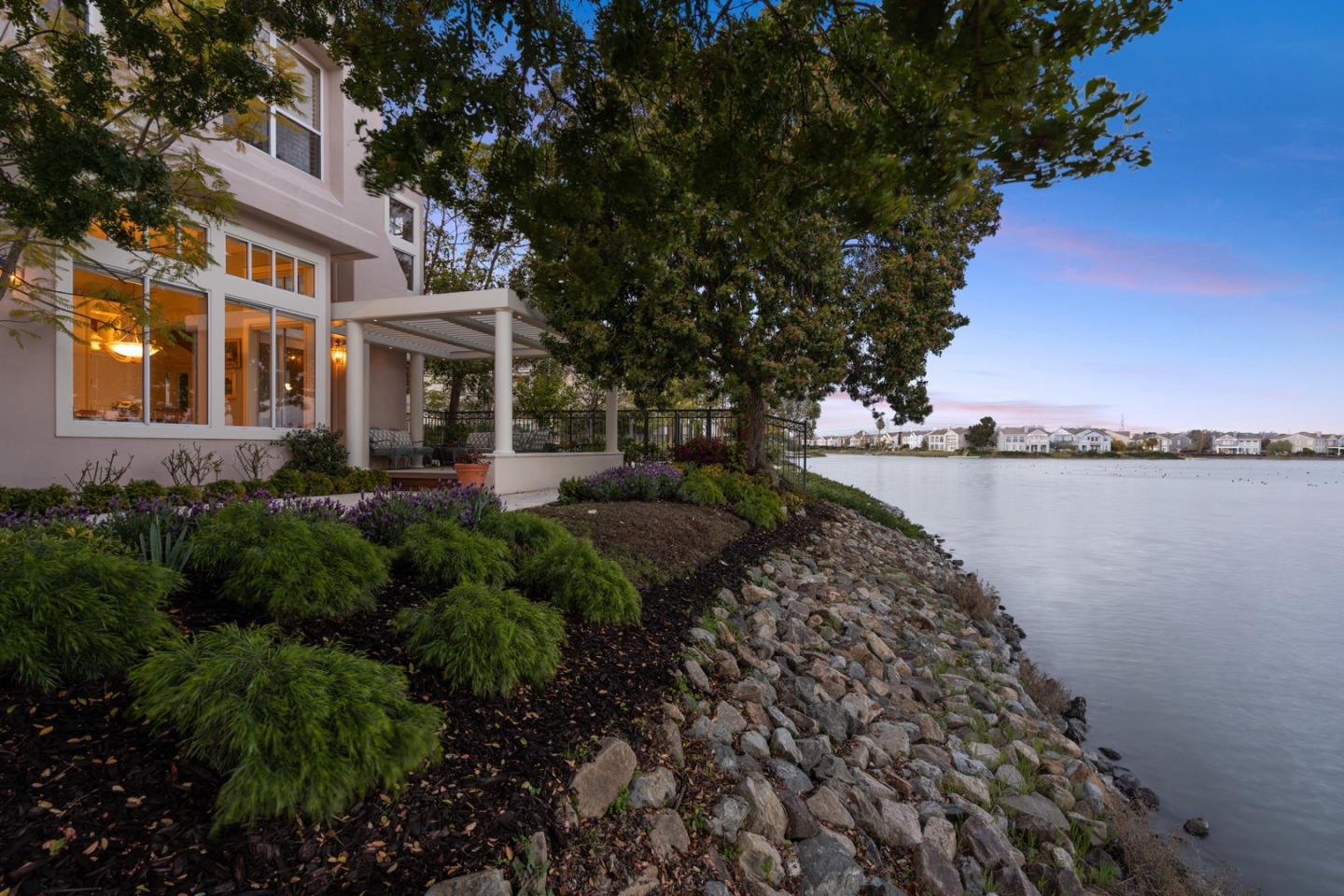 Detail Gallery Image 1 of 1 For 854 Corriente Point Dr, Redwood Shores,  CA 94065 - 4 Beds | 2/1 Baths