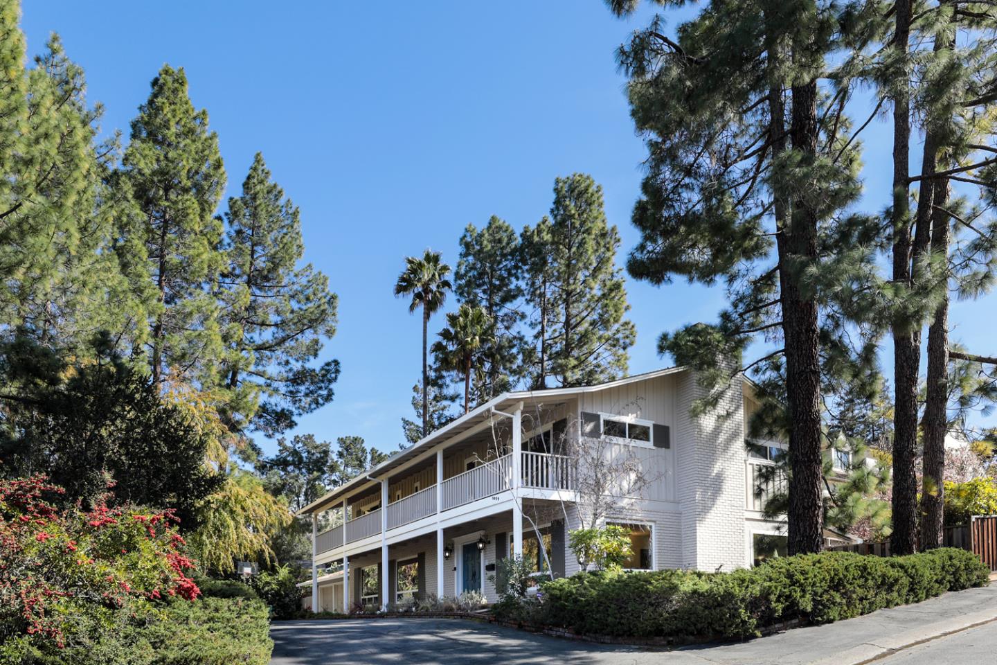 Detail Gallery Image 1 of 1 For 1055 Siskiyou Dr, Menlo Park,  CA 94025 - 6 Beds | 4/1 Baths