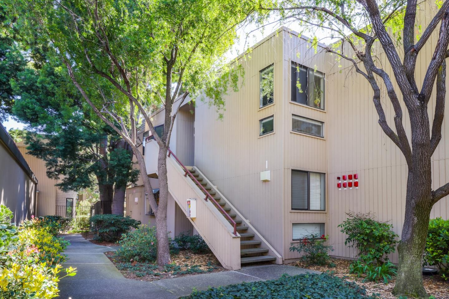 Detail Gallery Image 1 of 1 For 928 Wright Ave #108,  Mountain View,  CA 94043 - 3 Beds | 2 Baths