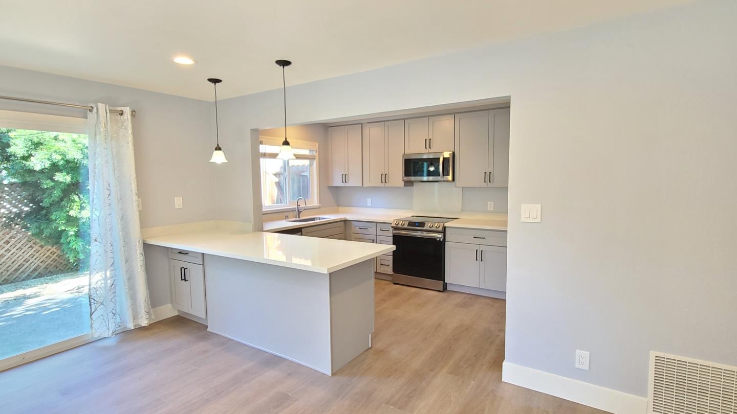 Detail Gallery Image 1 of 1 For 2055 Aldengate Way #1,  Hayward,  CA 94545 - 3 Beds | 2 Baths