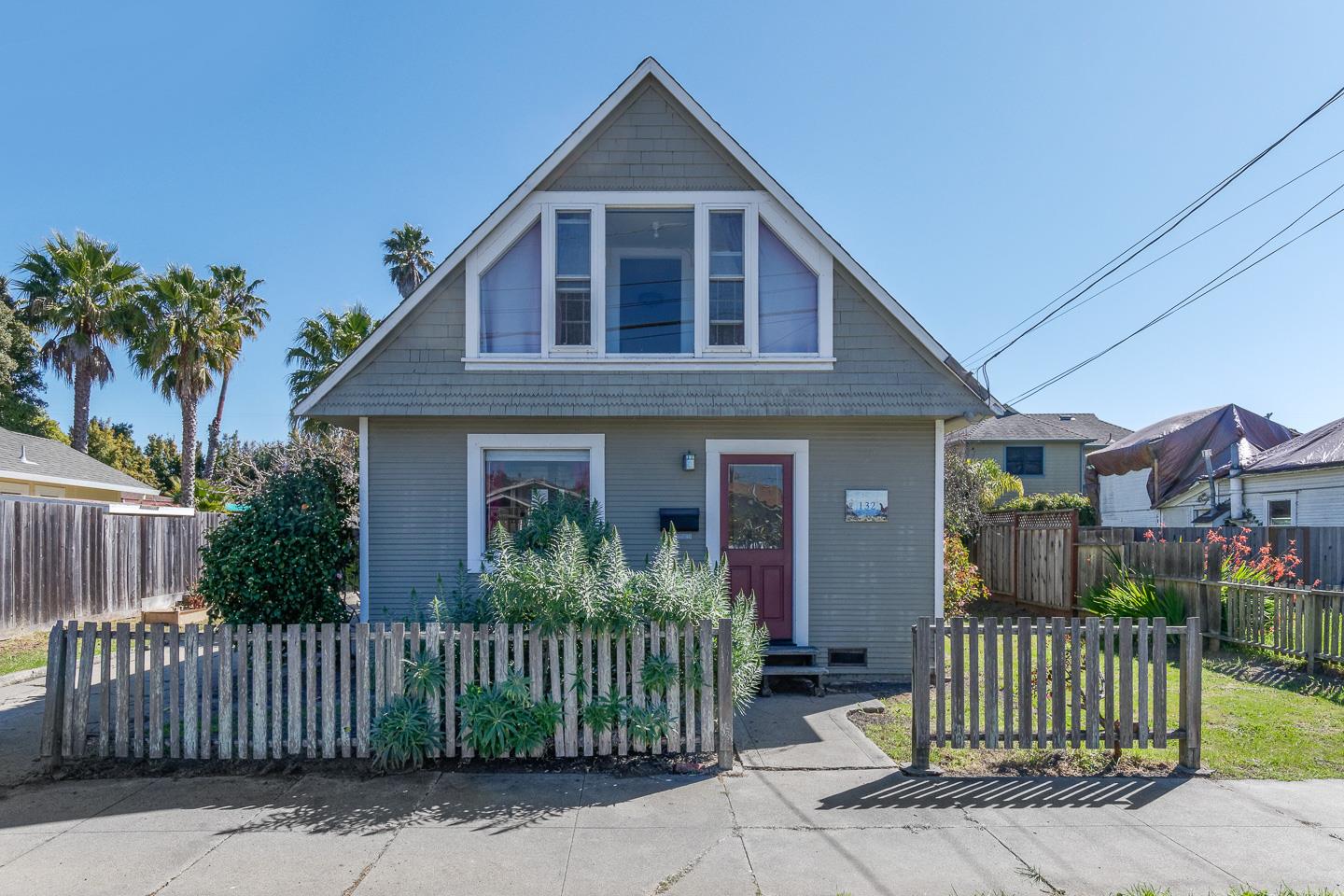 Detail Gallery Image 1 of 1 For 132 Walk Cir, Santa Cruz,  CA 95060 - 3 Beds | 1 Baths