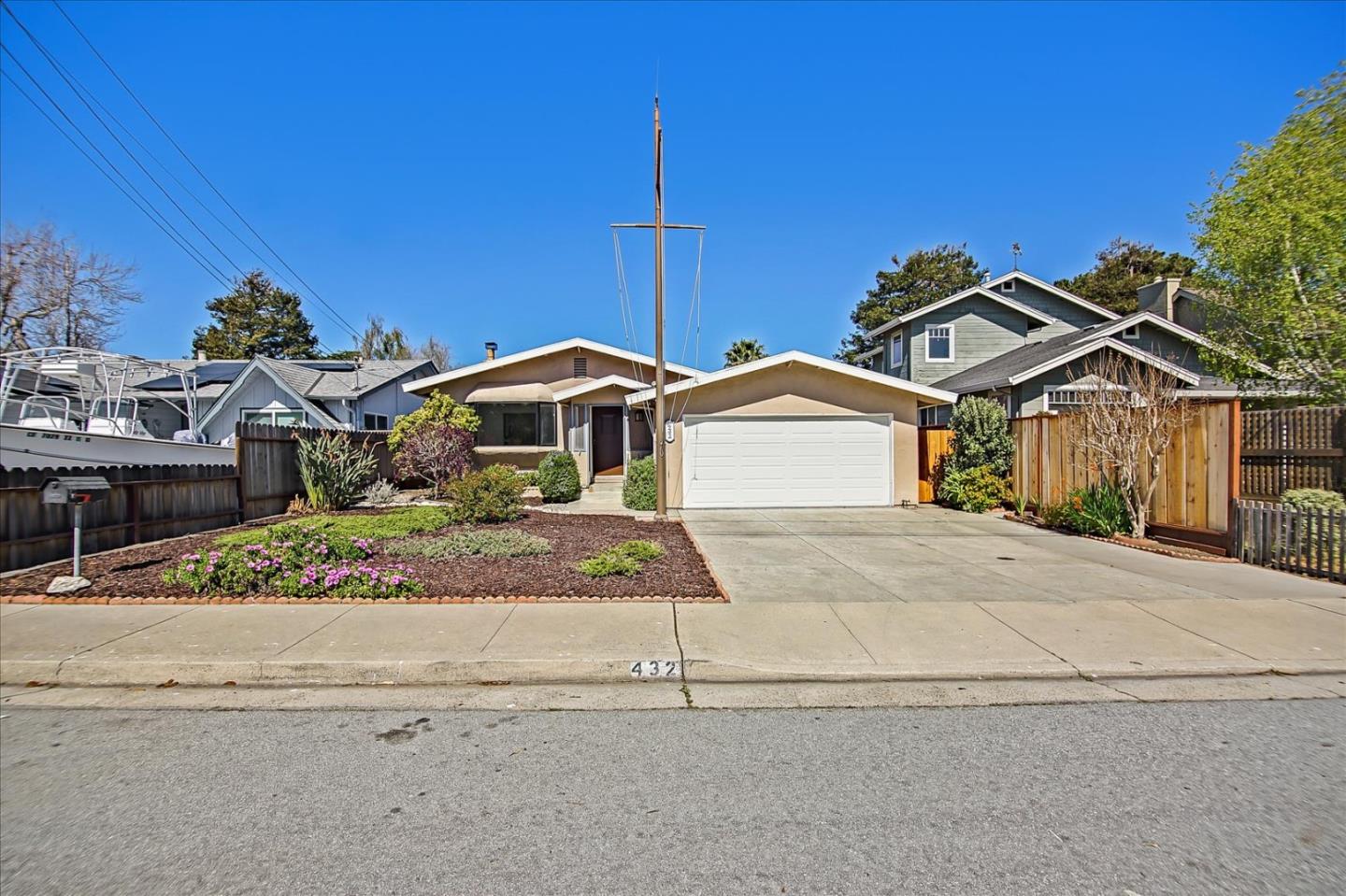 Detail Gallery Image 1 of 1 For 432 Oxford Way, Santa Cruz,  CA 95060 - 4 Beds | 2 Baths