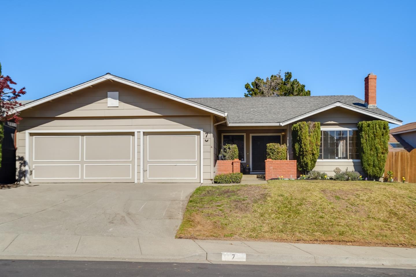 Detail Gallery Image 1 of 1 For 7 Highlands Ct, Belmont,  CA 94002 - 4 Beds | 2 Baths