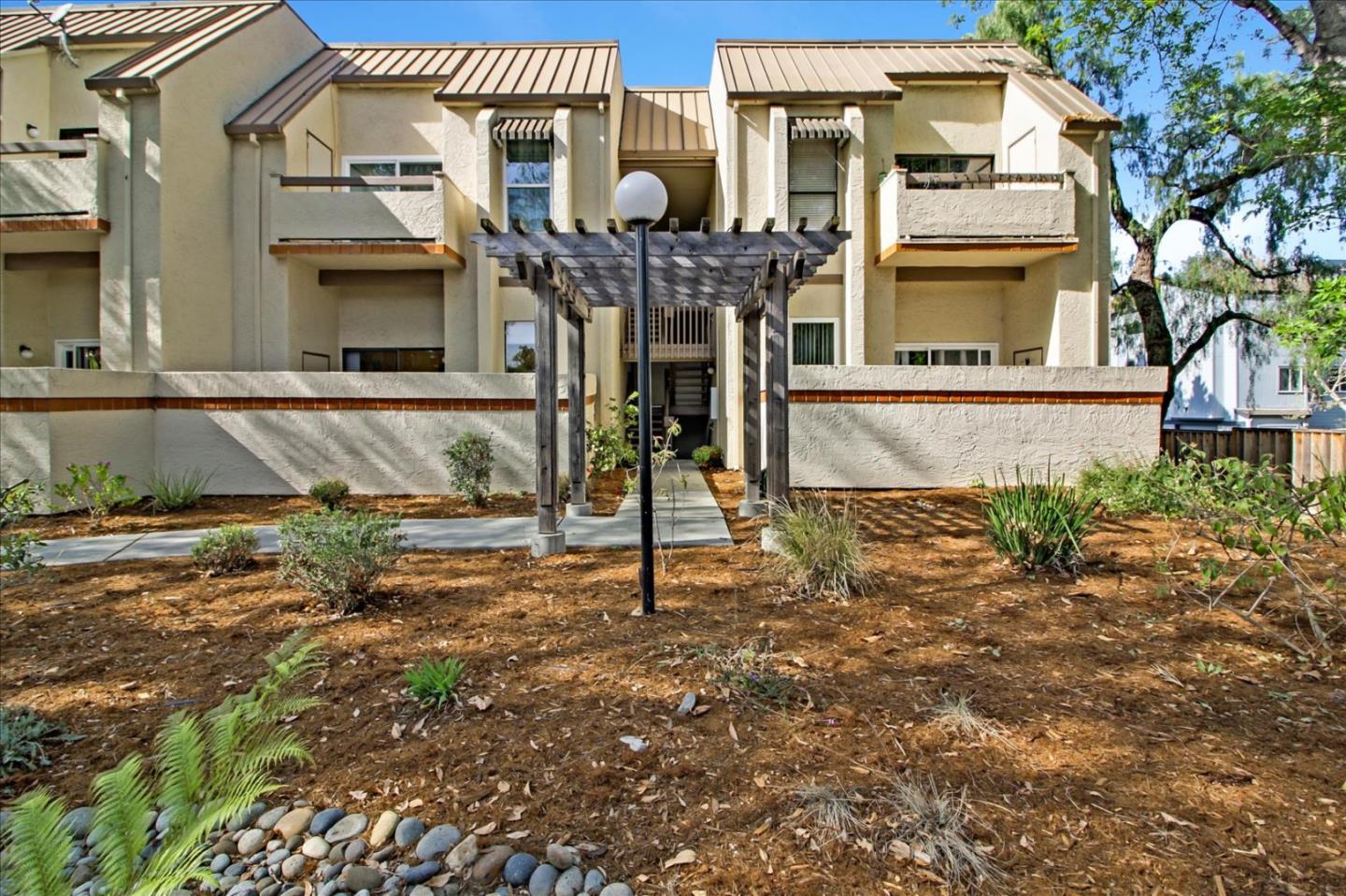 Detail Gallery Image 1 of 1 For 1674 Branham Park Pl, San Jose,  CA 95118 - 2 Beds | 2 Baths