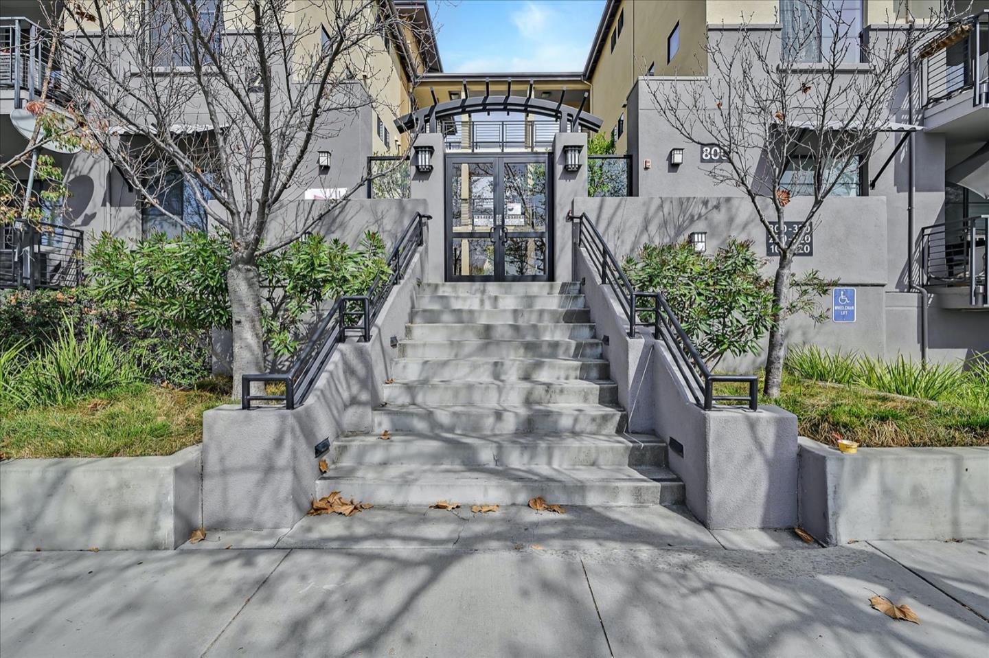 Detail Gallery Image 1 of 1 For 800 N 8th St #210,  San Jose,  CA 95112 - 3 Beds | 2 Baths