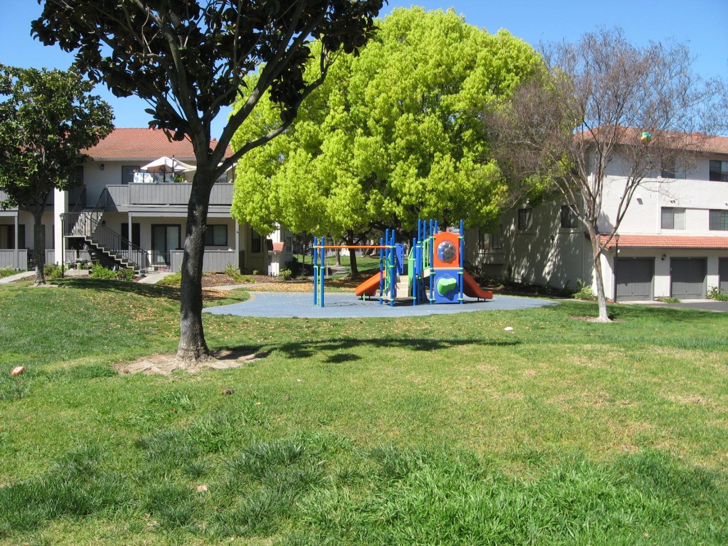 Detail Gallery Image 1 of 1 For 286 Kenbrook Cir, San Jose,  CA 95111 - 2 Beds | 2 Baths