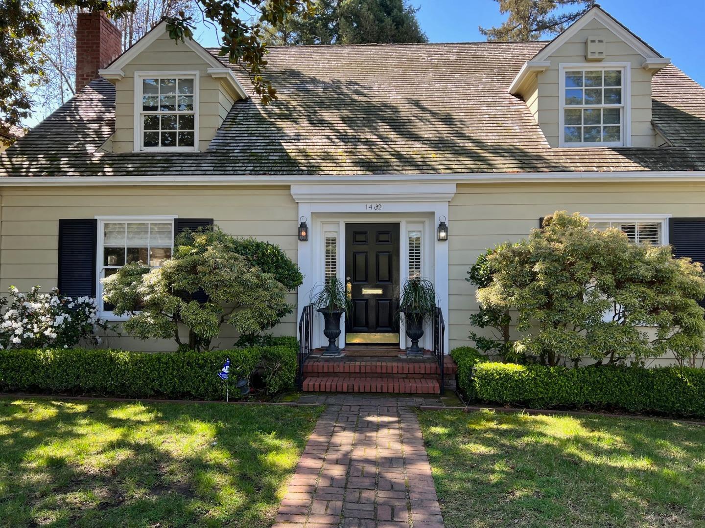 Detail Gallery Image 1 of 1 For 1432 Hamilton Ave, Palo Alto,  CA 94301 - 4 Beds | 2/1 Baths