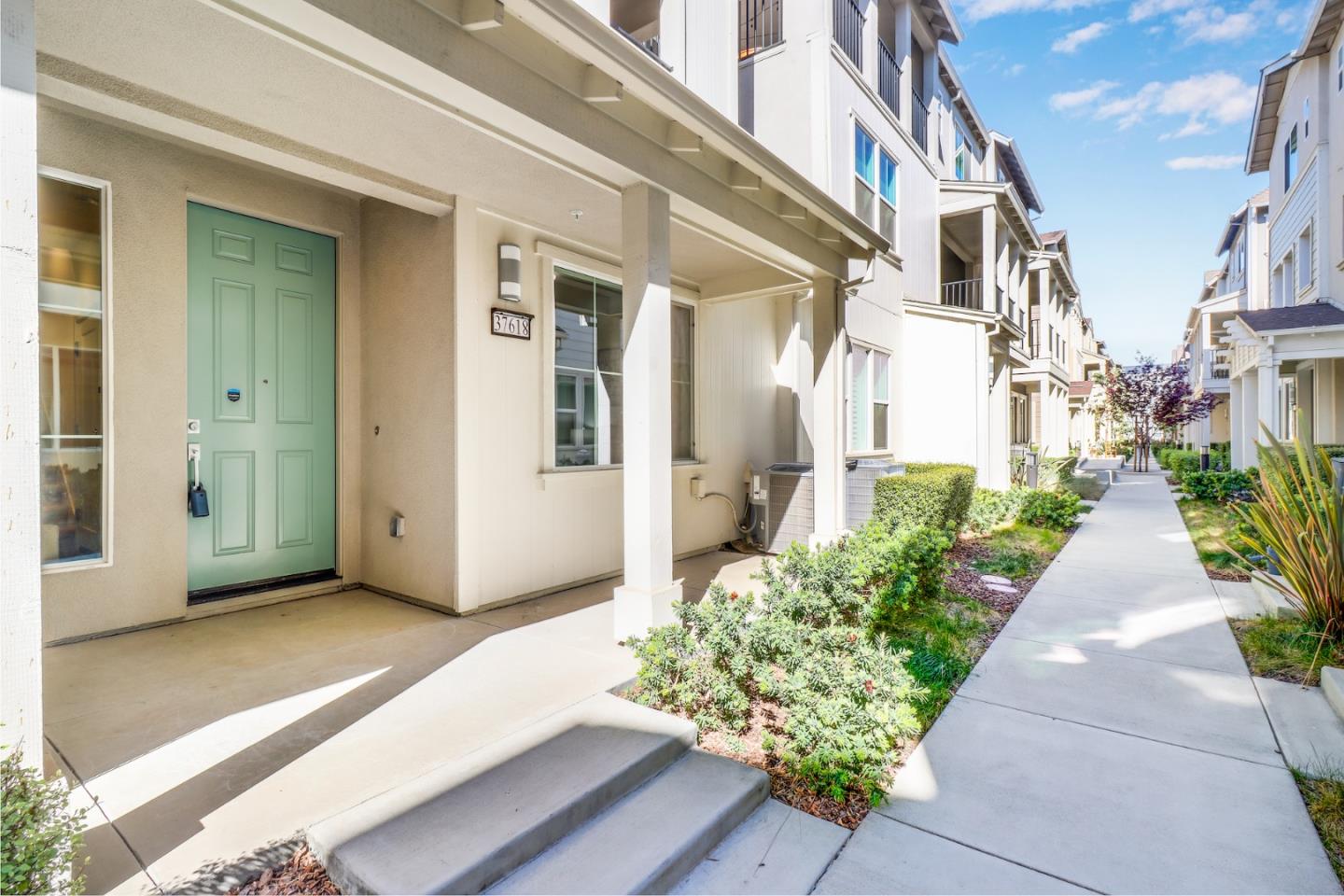 Detail Gallery Image 1 of 1 For 37618 Estuary St, Newark,  CA 94560 - 4 Beds | 3/1 Baths