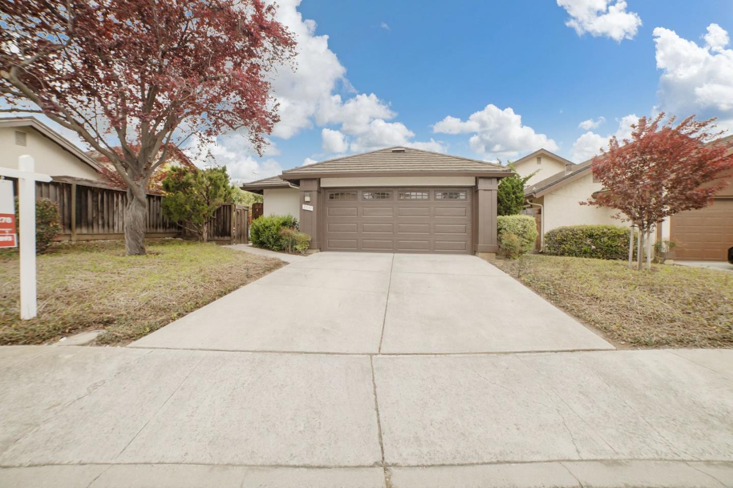 Detail Gallery Image 1 of 1 For 2591 Mabury Sq, San Jose,  CA 95133 - 3 Beds | 2 Baths