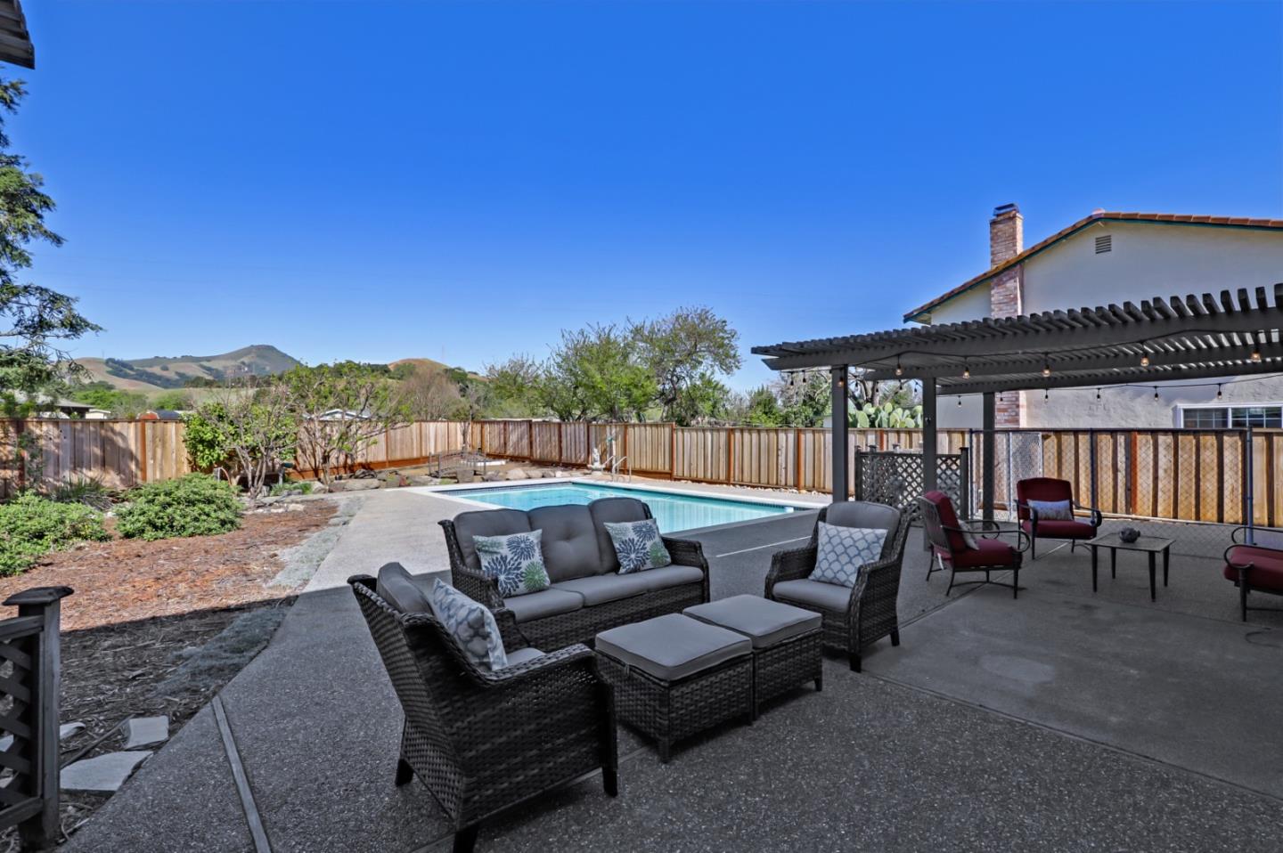 Detail Gallery Image 1 of 1 For 73 La Crosse Dr, Morgan Hill,  CA 95037 - 5 Beds | 3 Baths