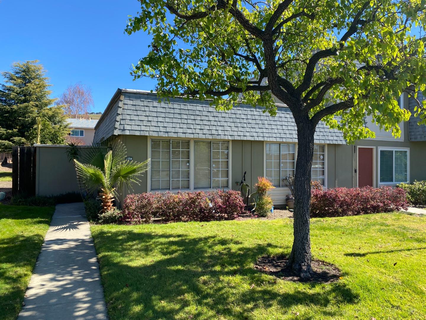 Detail Gallery Image 1 of 1 For 1928 Piedmont Rd, San Jose,  CA 95132 - 2 Beds | 1 Baths