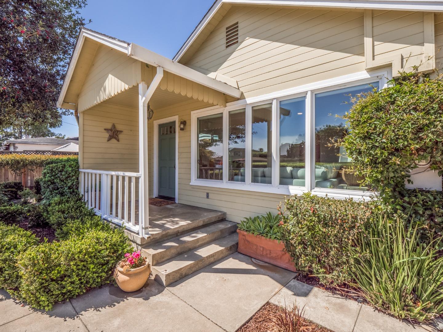 Detail Gallery Image 1 of 1 For 4305 Portola Dr, Santa Cruz,  CA 95062 - 3 Beds | 2 Baths