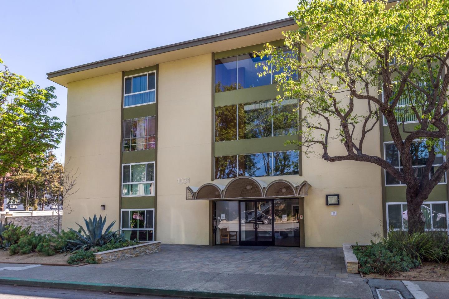Detail Gallery Image 1 of 1 For 1031 Crestview Dr #112,  Mountain View,  CA 94040 - 1 Beds | 1 Baths