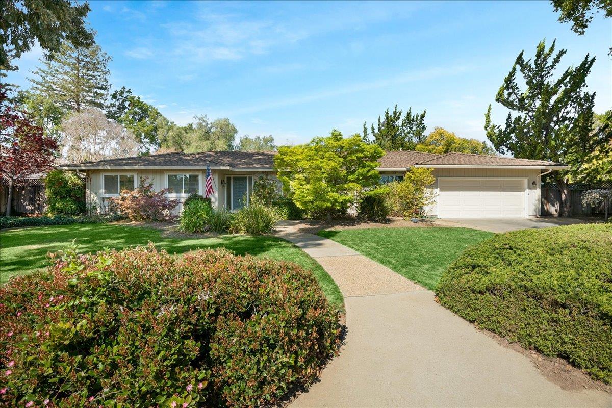 Detail Gallery Image 1 of 1 For 13987 Shadow Oaks Way, Saratoga,  CA 95070 - 4 Beds | 2/1 Baths