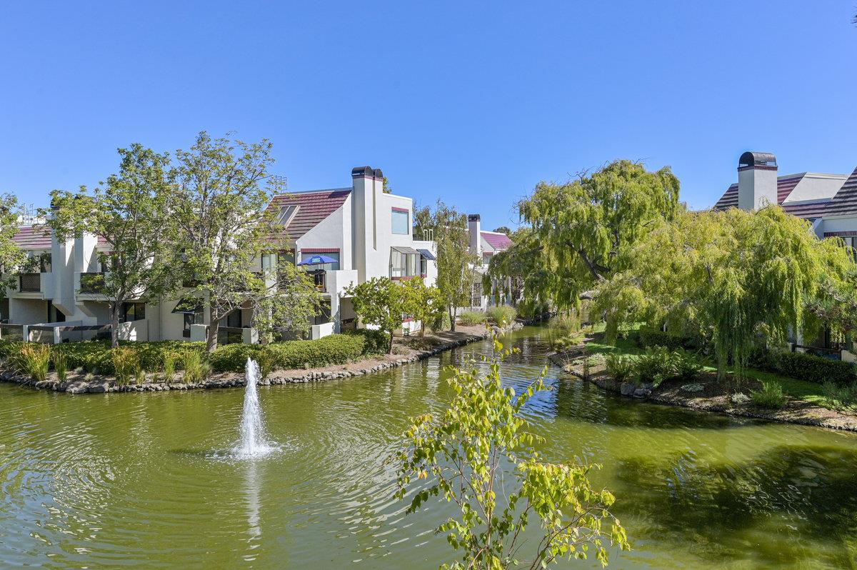 Detail Gallery Image 1 of 1 For 225 Shorebird Cir, Redwood Shores,  CA 94065 - 2 Beds | 1 Baths