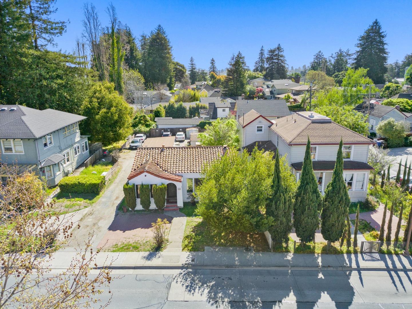 Detail Gallery Image 1 of 1 For 715 Mission St, Santa Cruz,  CA 95060 - 3 Beds | 2 Baths