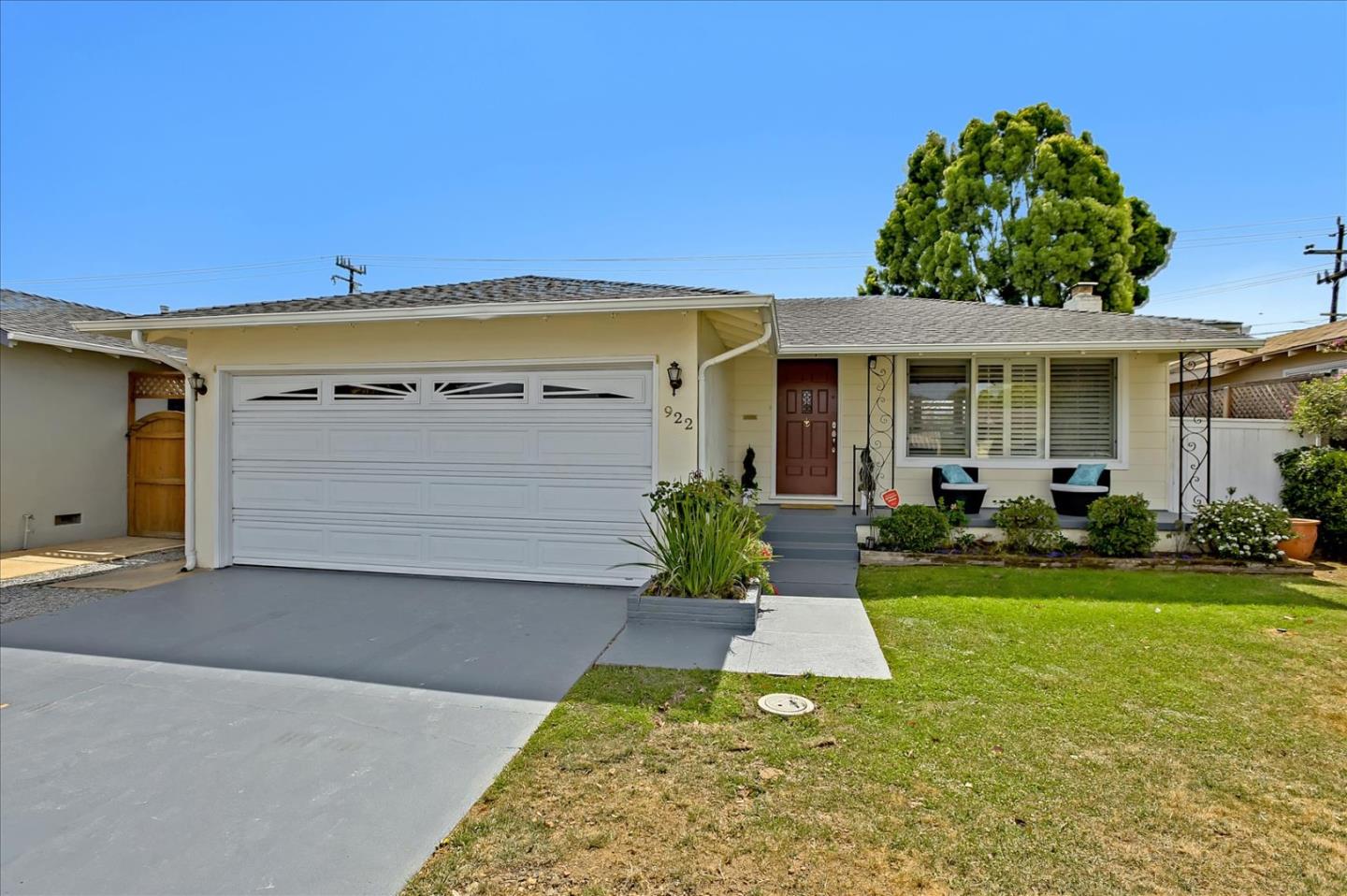 Detail Gallery Image 1 of 1 For 922 Fiesta Dr, San Mateo,  CA 94403 - 3 Beds | 2 Baths