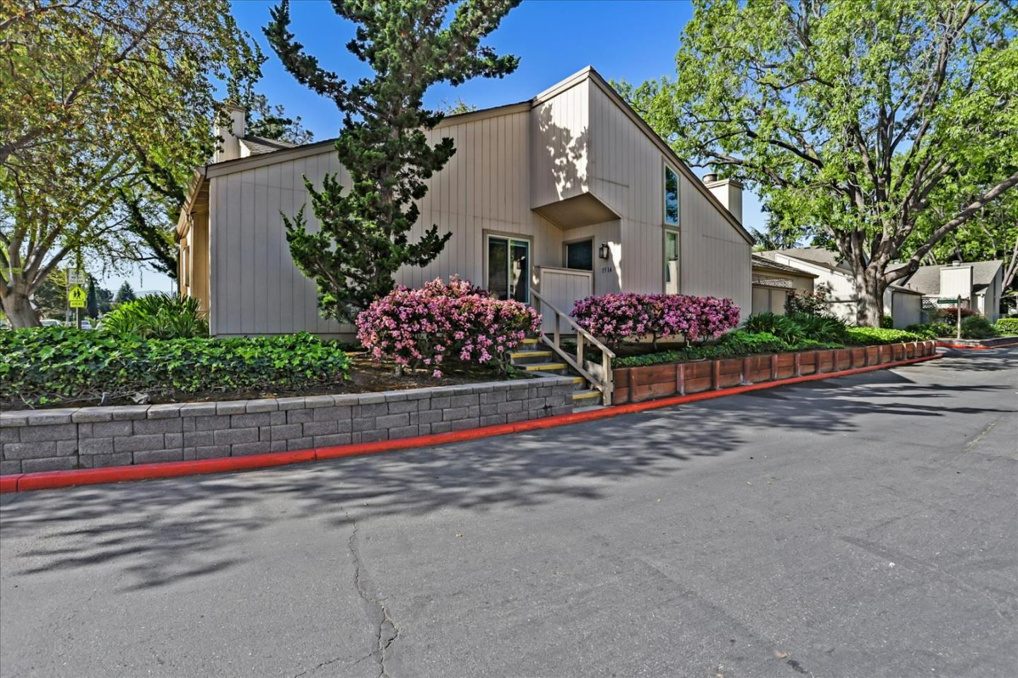 Detail Gallery Image 1 of 1 For 1514 Huddersfield Ct, San Jose,  CA 95126 - 3 Beds | 2 Baths