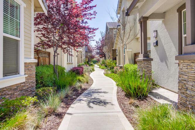 Detail Gallery Image 1 of 1 For 628 Montage Cir, East Palo Alto,  CA 94303 - 4 Beds | 2/1 Baths