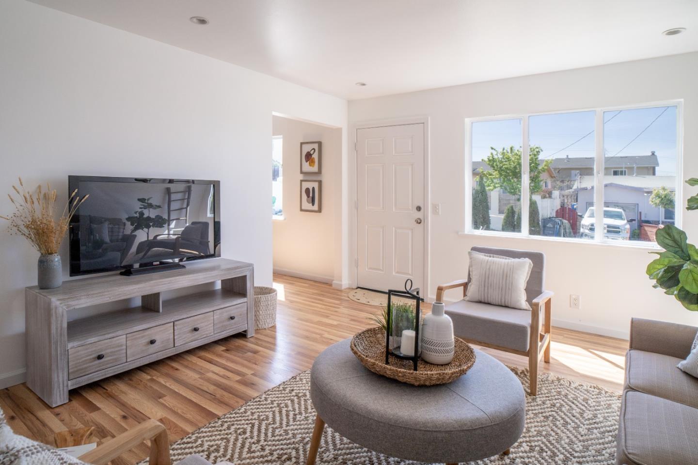 Detail Gallery Image 1 of 1 For 1524 Soto St, Seaside,  CA 93955 - 2 Beds | 1 Baths