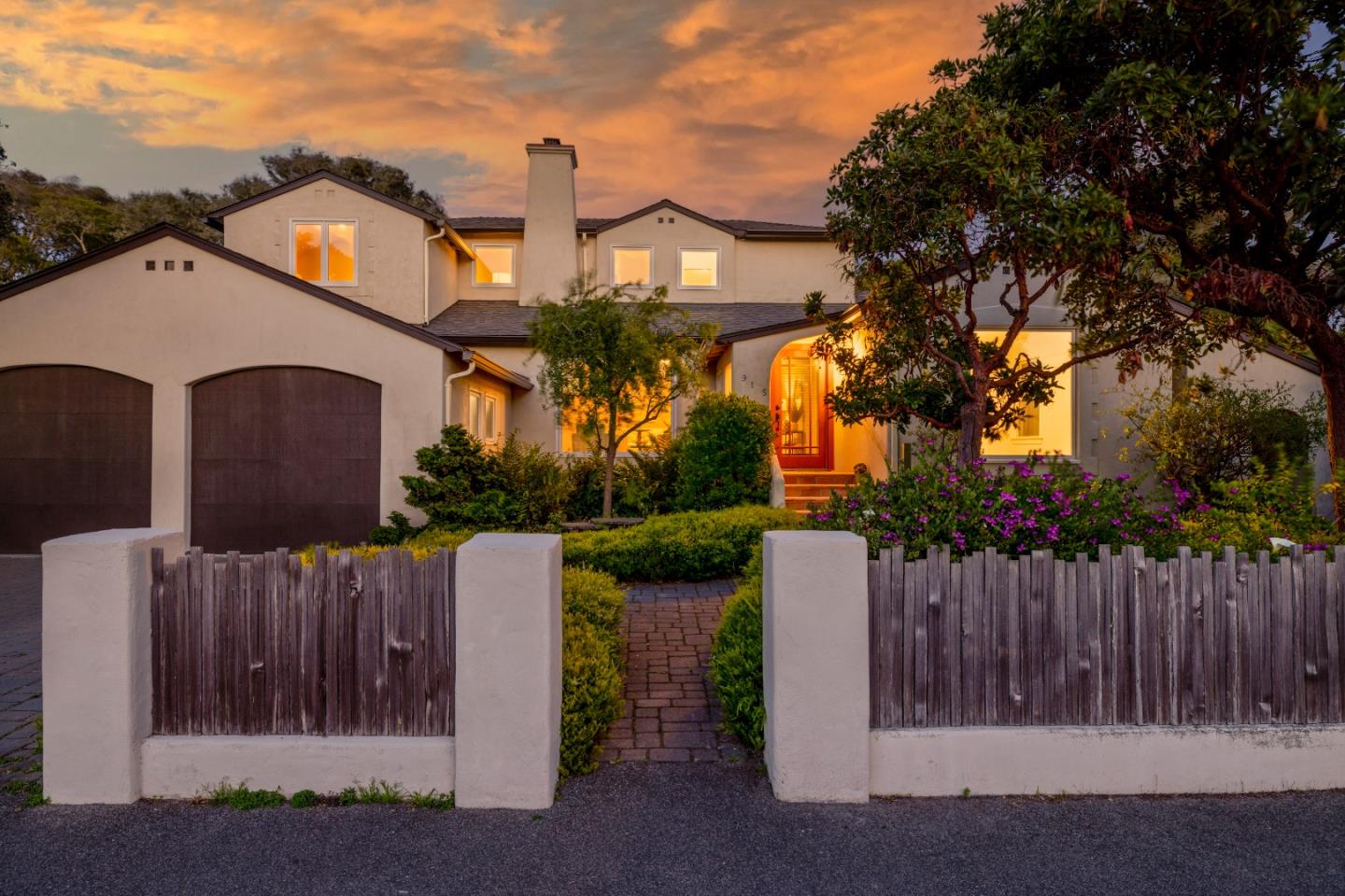 Detail Gallery Image 1 of 1 For 915 Ruth Ct, Pacific Grove,  CA 93950 - 4 Beds | 2/1 Baths